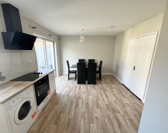 117 Sundale Park - Kitchen (3)