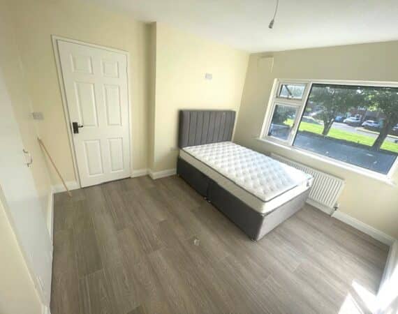 Virginia Heights Room 3