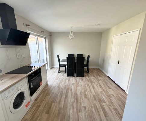 117 Sundale Park - Kitchen (3)