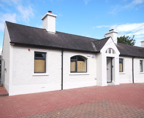 8 Robinhood Road front pic