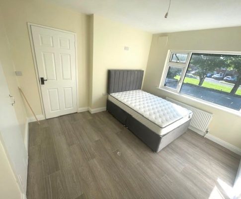 Virginia Heights Room 3