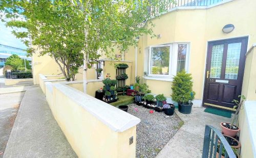 applewood close front